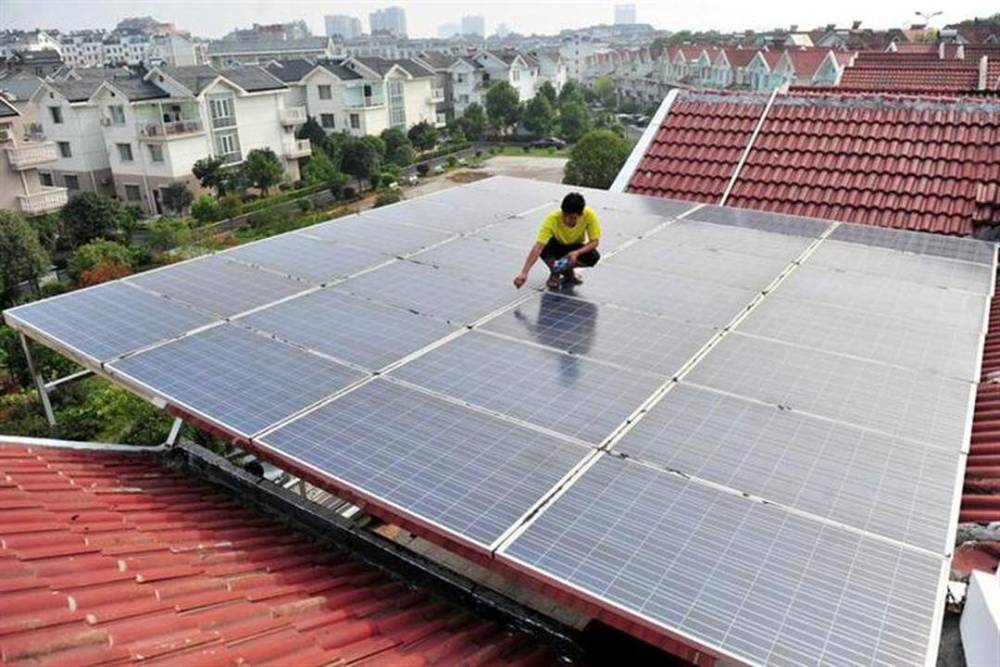 中国屋上太陽光発電産業：エネルギー転換の鍵