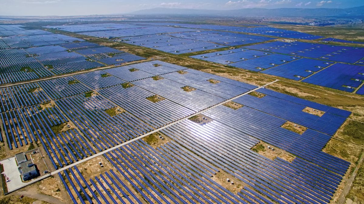 2022年、中国の太陽光発電需要は100GWを超え、過剰生産恐れ