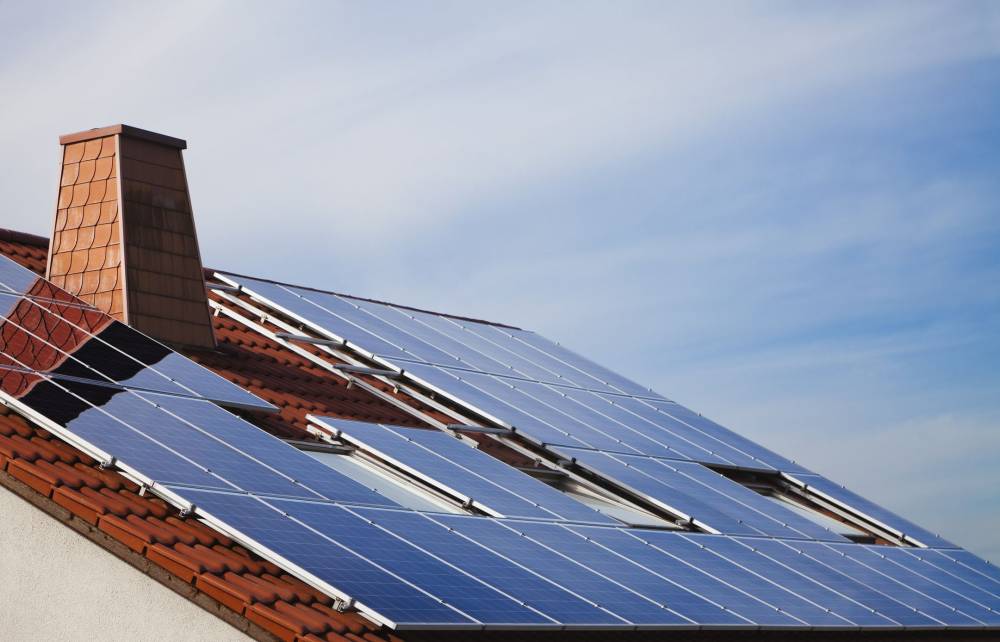 IEEFA：インドの屋上太陽光発電設備導入量は2024年までに4GWに達する見込み