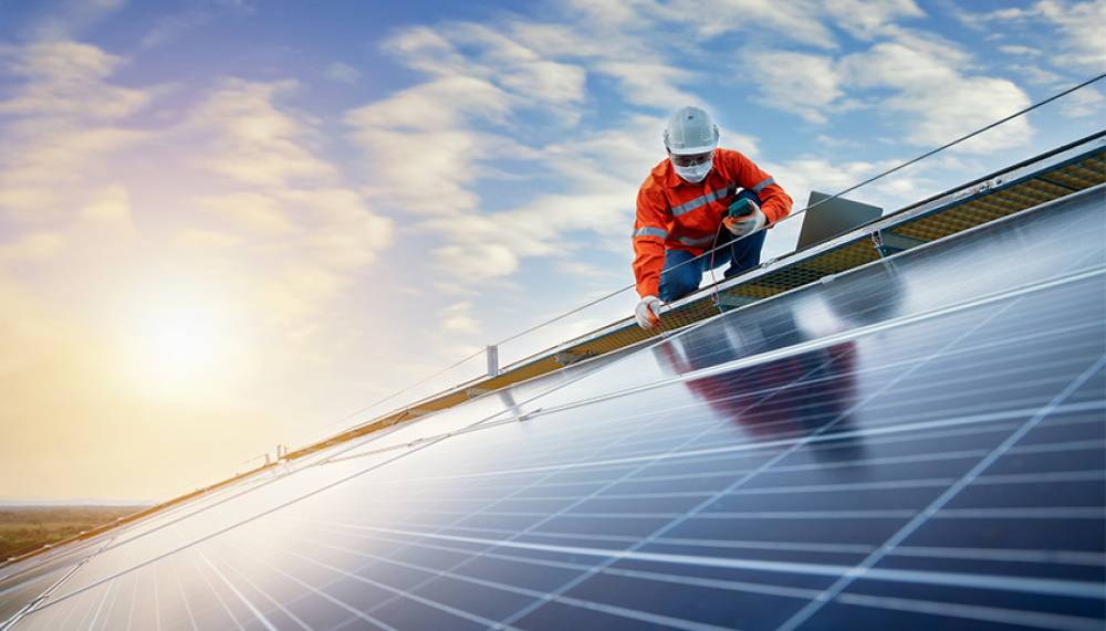SEIA: 「インフレ抑制法」でアメリカの太陽光発電設備新規導入量は年末までに32GWに達する見込み
